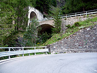 Splügen - Südrampe Mitte Tunnel + Bahn
