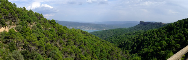 Pino - Nordrampe Mitte Landschaft Stausee Panorama