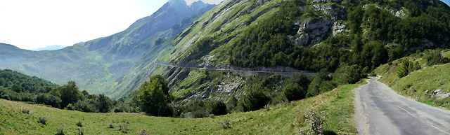 Aubisque - Ostrampe unten Pano auf Berghang