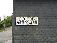 Portet d'Aspet - Passhöhe Schild an Hauswand