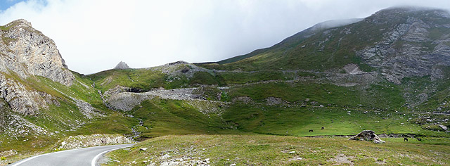 Agnel - Ostrampe oben Kehren von unten Pano