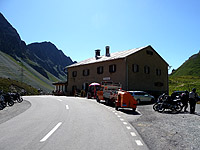 Albula - Passhöhe Blick auf Hotel von Osten