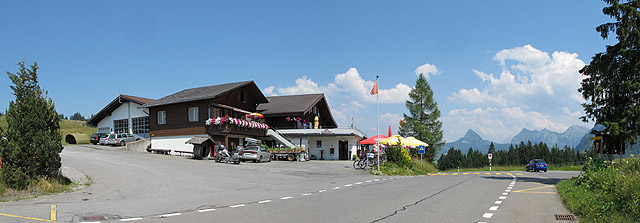 Sattelegg - Passhöhe Pano Restaurant von Westen