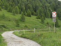 Lusia - Passhöhe Südrampe Einfahrt Schild