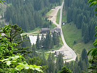 Furkajoch - Westrampe Mitte Hütte Blick von oben