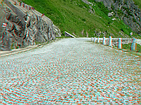 St. Gotthard - Südrampe Tremola Kopfstein Zoom 3D