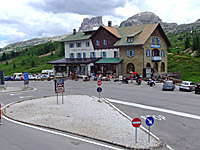 Falzarego - Passhöhe Hotel von Seilbahnstation