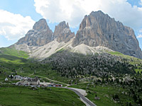 Sella - Nordrampe oben Unterkunft + Bergmassiv