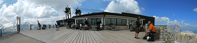 Sass Pordoi - Bergstation von Ostseite Pano