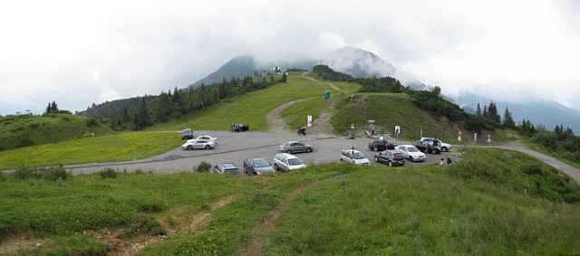 Monte Zoncolan - Passhöhe komplett von Westen Pano