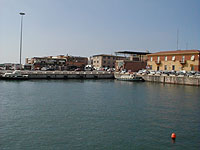 Elba - Piombino - Hafen von Fähre links