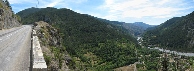 Valberg - Westrampe unten Blick in Daluis-Ausfahrt Pano