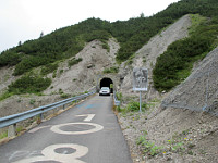 Monte Zoncolan - Westrampe oben Tunnel außen