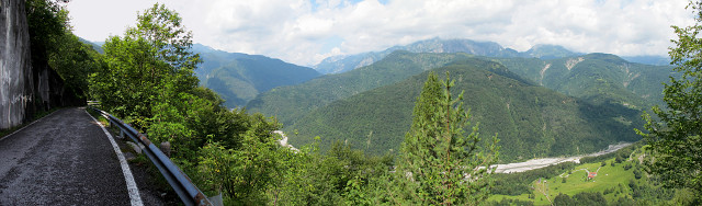 Monte Rest - Nordrampe oben Panorama Talblick Straße