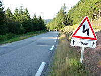 Donon - Nordrampe Kurvenschild 16km